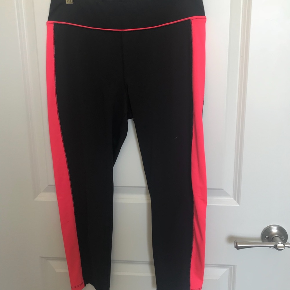 BLACK AND PINK ATHLETIC LEGGINGS!